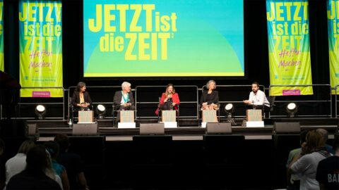 Zum Artikel "„Klimapolitik ist die beste Flüchtlingspolitik der Zukunft“ – Hitzige Podiumsdiskussion zu Flucht beim Evangelischen Kirchentag"